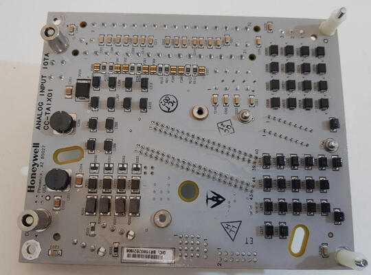 Honeywell CC-TAIM01 Analoog-invoermodule met 64 volledig geïsoleerde ingangen voor thermocouples en thermoresistors (-40 °C tot +70 °C)