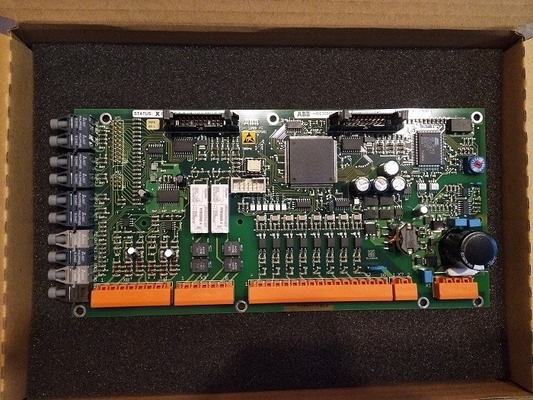 Van het Apparatenre C389 AE01 van UAC389AE01 ABB van de de Controlebewerker de Moduleplc Vervangstukken HIEE300888R0001