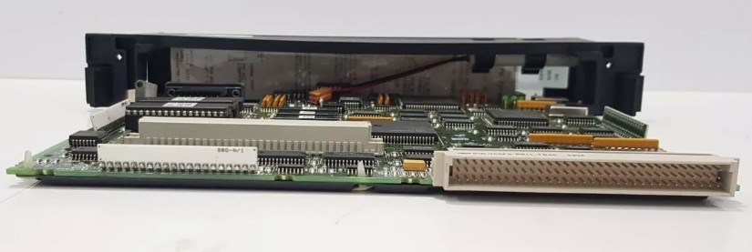IC697CPU731 GE 12 MHz 32 Kbyte centrale verwerkingseenheid Single Slot CPU 512 Input And Outputs