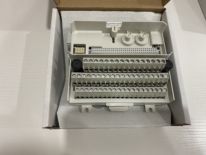PLC 8 van TU831V1 ABB I/O Kanalen breidde Eindbloks800 I/O DCS 3BSE013235R1 uit